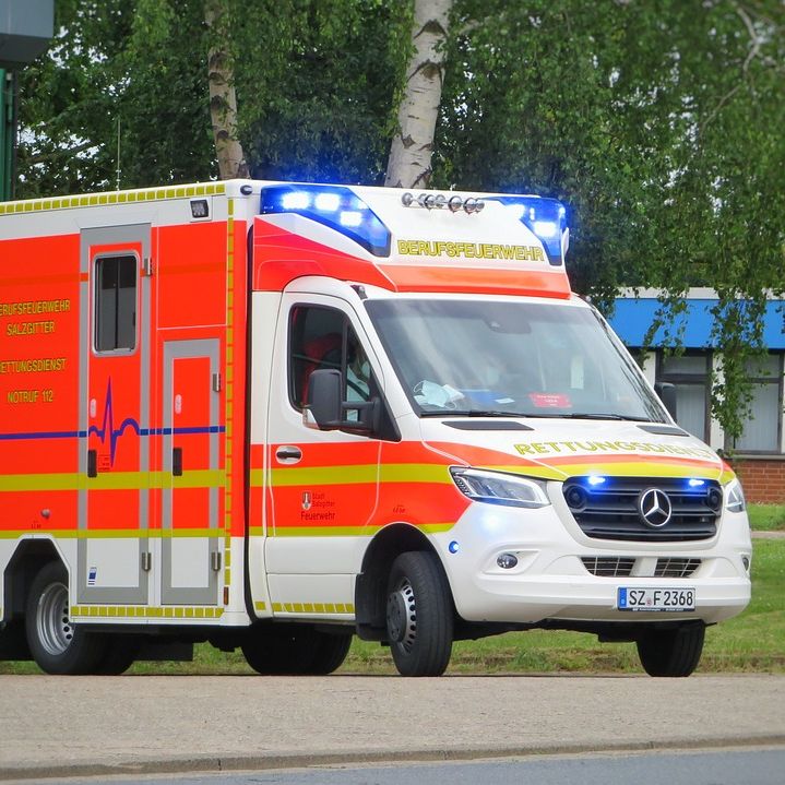 Rettungsdienst Olpe. Aus der Praxis für die Praxis. Umfangreiche Kurse mit Notfallsanitäter Robin Terweiden.